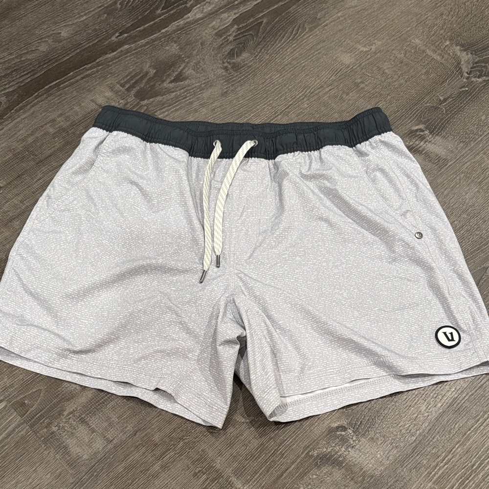 NWOT Vuori 5” Gray/White Heathered Mens Kore Lined Shorts Size L